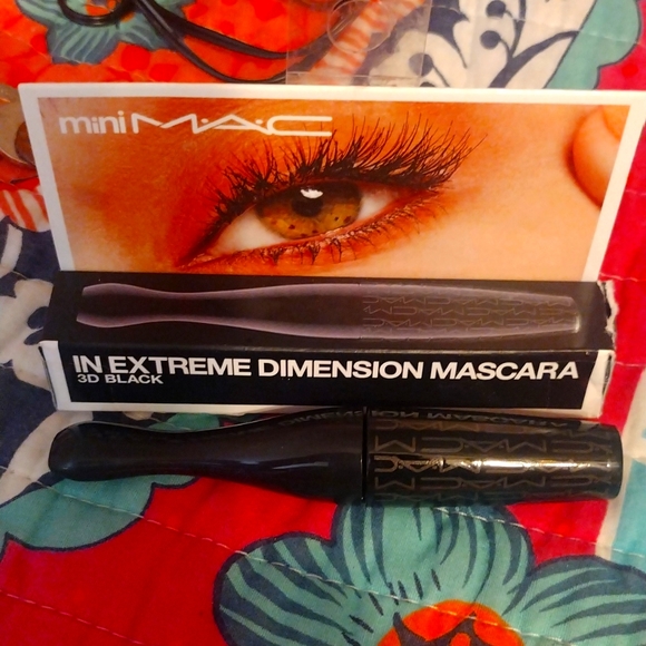 3/$20 NWT in box mini MAC Cosmetics Extreme Dimension Mascara 3D black - Picture 1 of 5